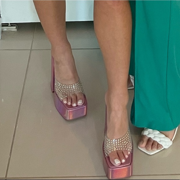 Steve Madden Ruby Iridescent Platform Heel - 9 - Picture 12 of 12